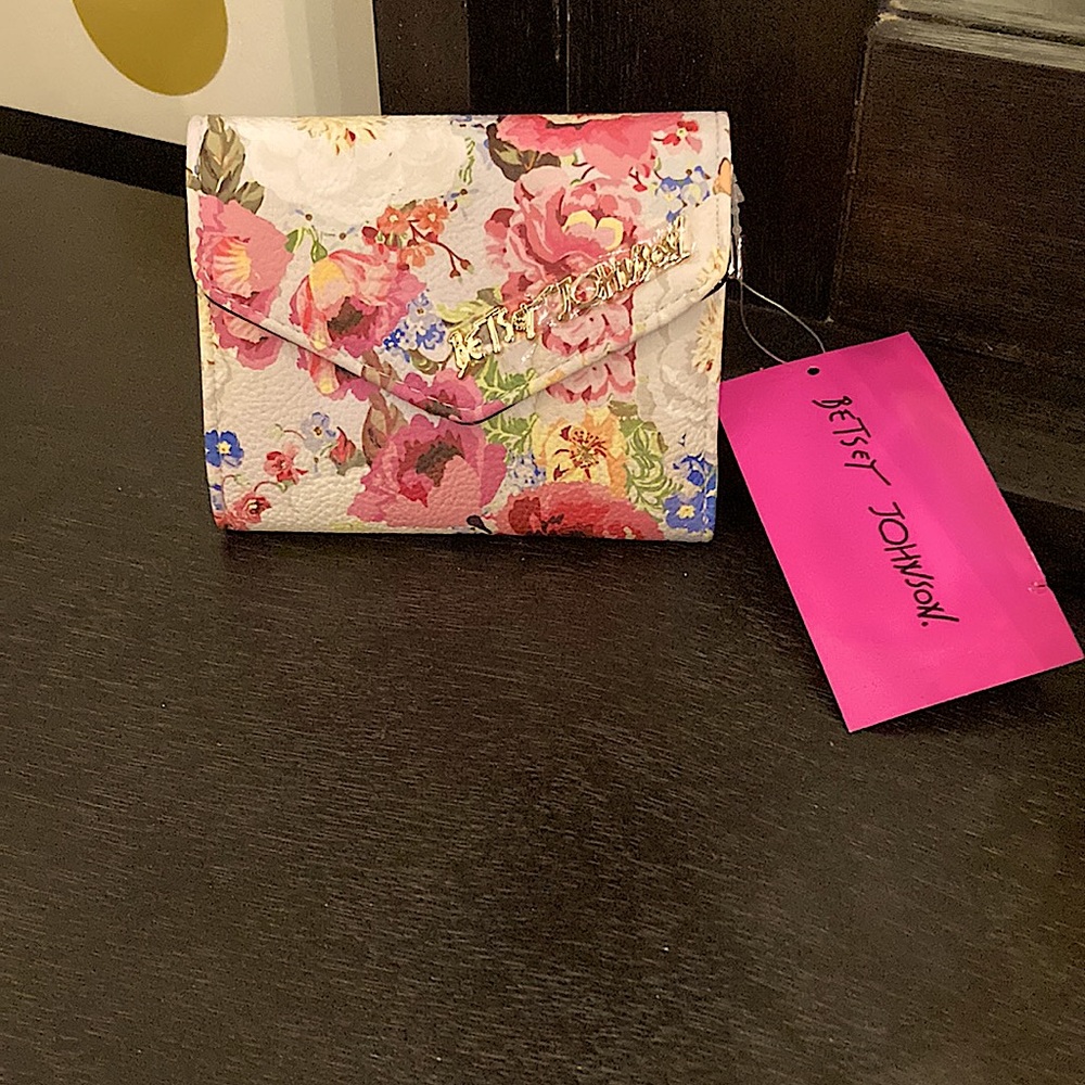 ❤️HOST PICK❤️ NWT Betsey Johnson wallet